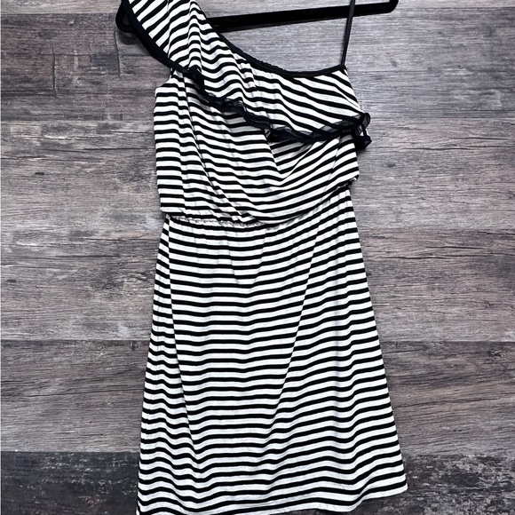 White House Black Market Dresses & Skirts - White House Black Market Black and White One Shoulder Dress